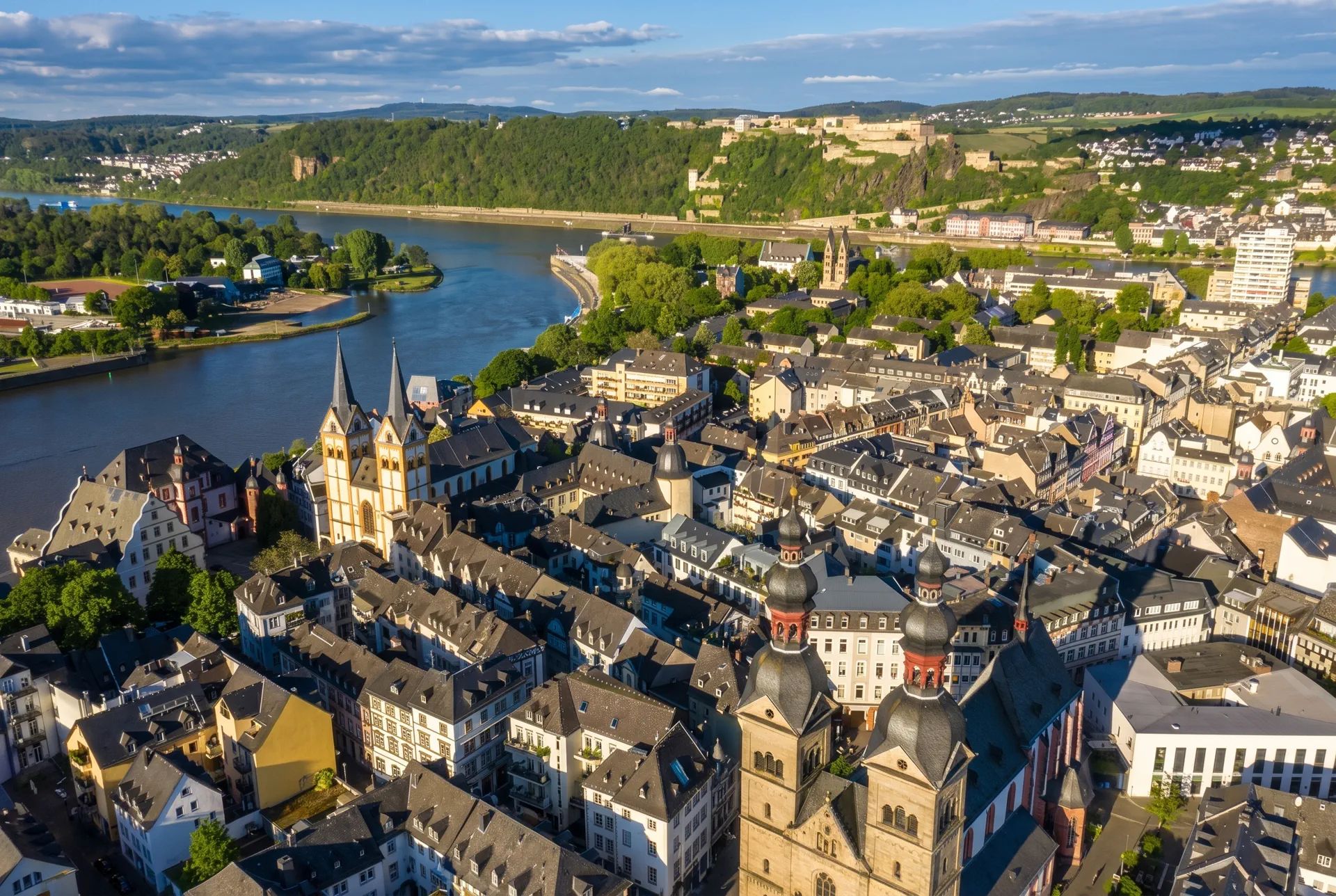 Historische Altstadt von Koblenz am Abend