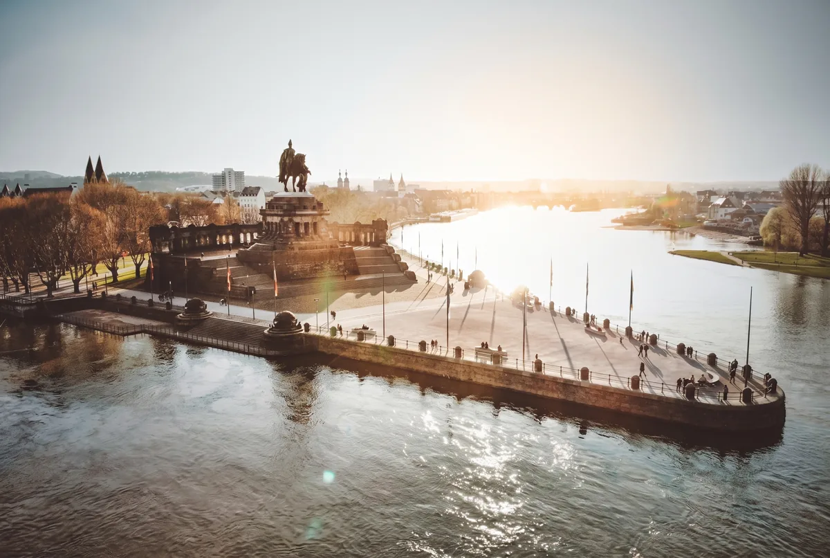 Deutsches Eck in Koblenz, der Zusammenfluss von Rhein und Mosel